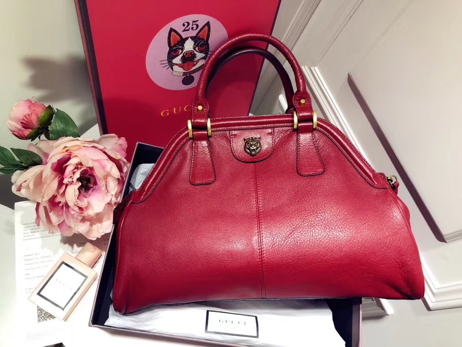 GUCCI最新主打RE(BELLE)系列手袋 516459 红色 选用质地柔软的天然粒纹皮革 品牌标志的经典双G造型 39×25×11cm