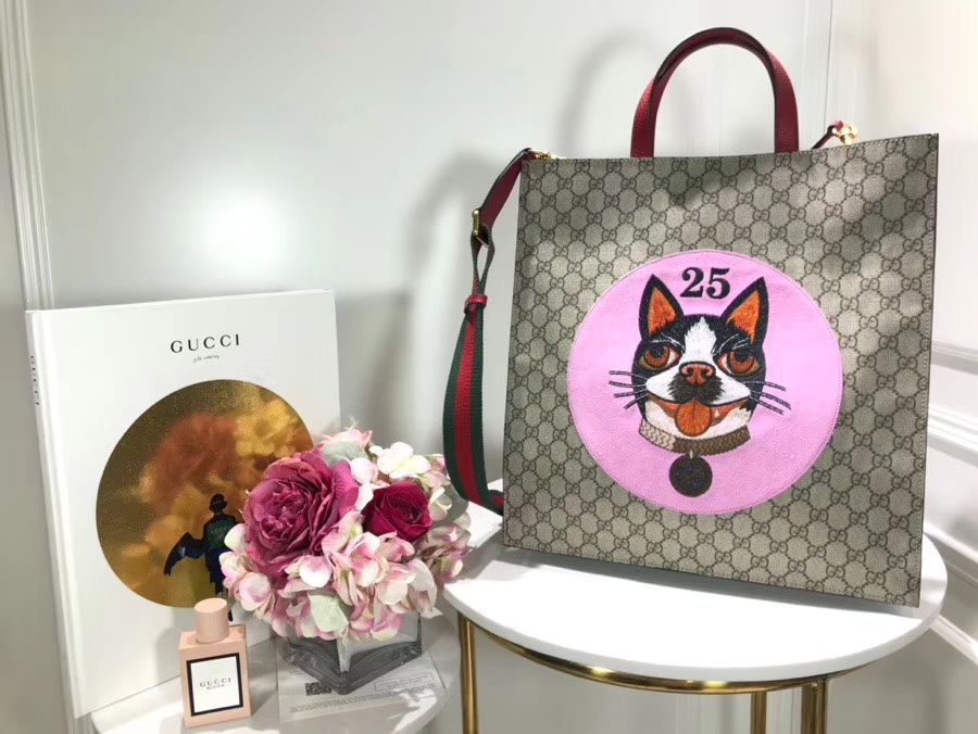 Gucci 特别推出以萌犬为主角的中国新年特别购物袋 450950 粉色 年限定骚粉骚粉寻找青春的气息领 22×29×14cm