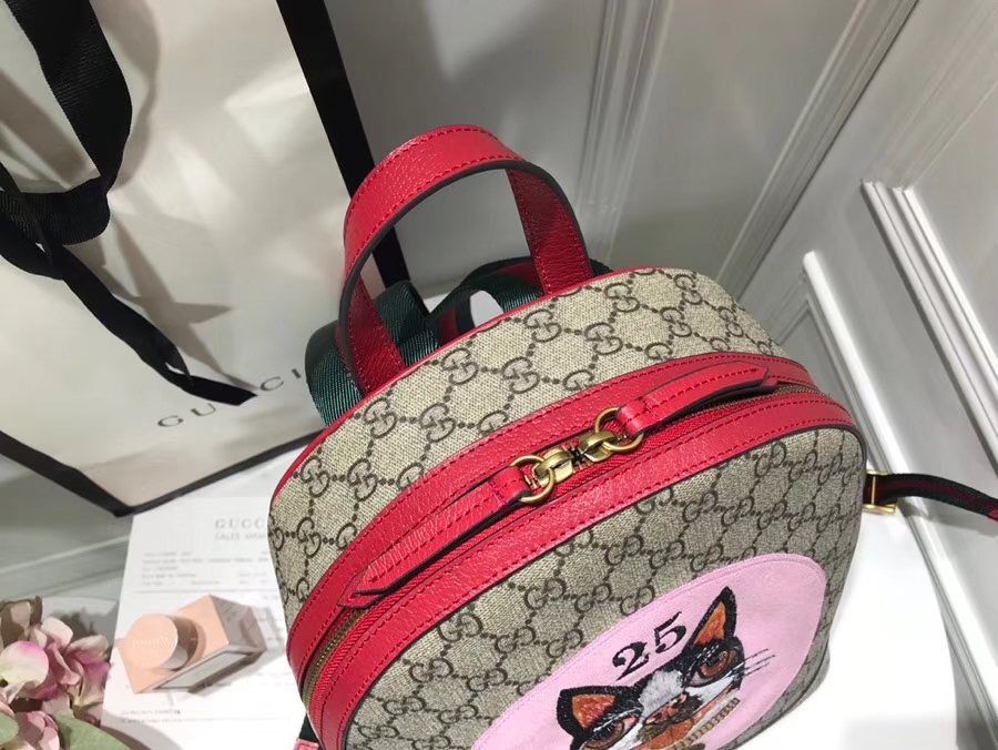 Gucci 特别推出以萌犬为主角的中国新年特别背包 495621 粉色 寻找青春的气息 22×29×14cm