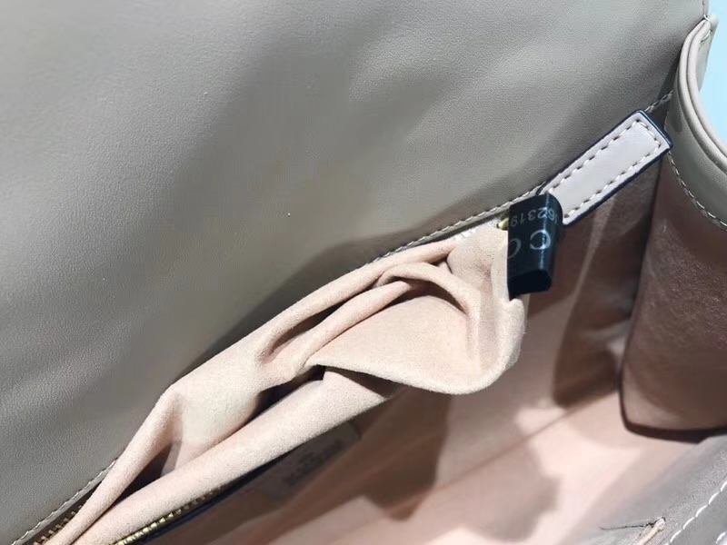 GUCCI 最新款手包 ​GG系列手包波浪纹链条包 498079 卡其色 精选小牛皮 30×20×4cm