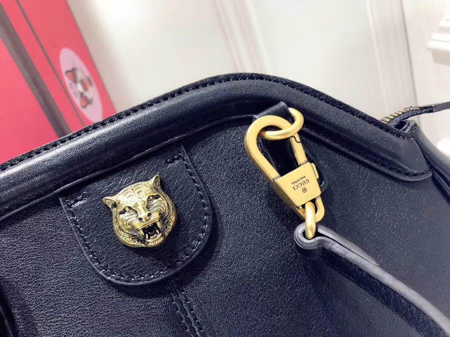 Gucci最新主打RE(BELLE)系列mini手袋 524620 黑色 天然粒纹皮革 手感超赞 经典品牌标志双G造型 猫科动物头像造型 29×18×7cm
