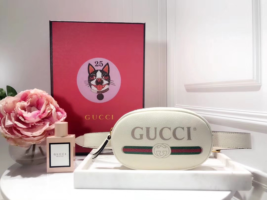 Gucci新款涂鸦腰包 476434 白色 皮质软 逆袭整个时尚圈 搭配个性风格 Plus手机绰绰有余 18×11×5cm