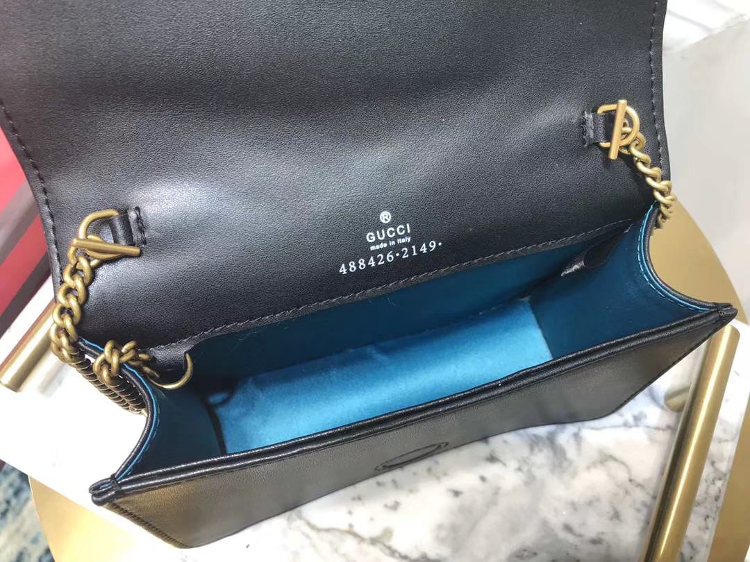 GUCCI（古驰）Marmont特别系列手袋 488426 黑色 闪亮的金属感亮片刺绣 18×10.5×4.5cm