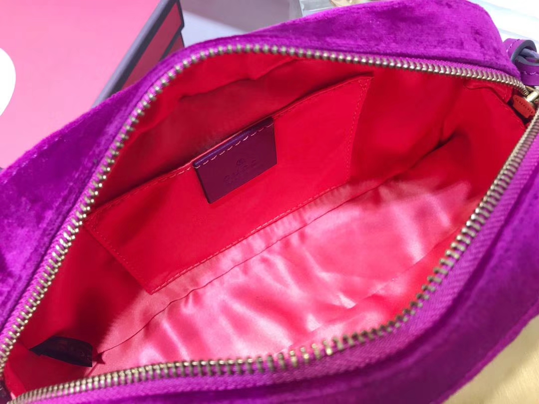 GUCCI（古驰）最新Marmont 绗缝波浪纹链条包 447632 紫红色 天鹅丝绒 时尚博主名模明星新爱宠小包 24cm