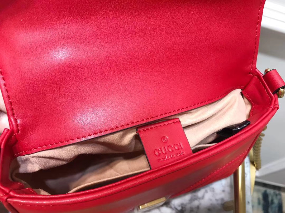 GUCCI（古驰）强势来袭mini号新款 547260 红色 顶级牛皮 极具特色宽大柔软的sylvie 大盖头内插袋 21×15.5×8cm